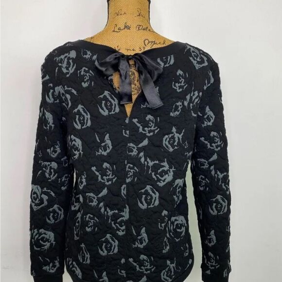 Hinge Black and Gray Quilted Textured Rose Sweatshirt - Picture 6 of 9